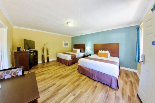 Palm Tropics Motel image 6